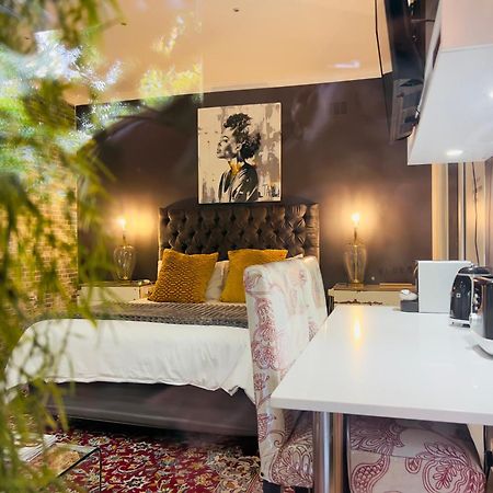 Art-Inspired Bedroom Close To Cbd Mossel Bay Esterno foto